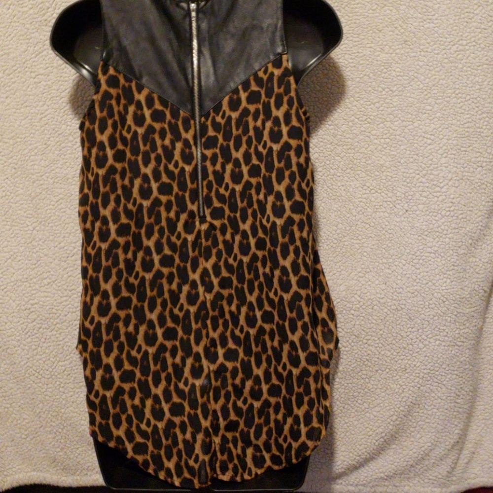 Leopard Top - Picture 2 of 2